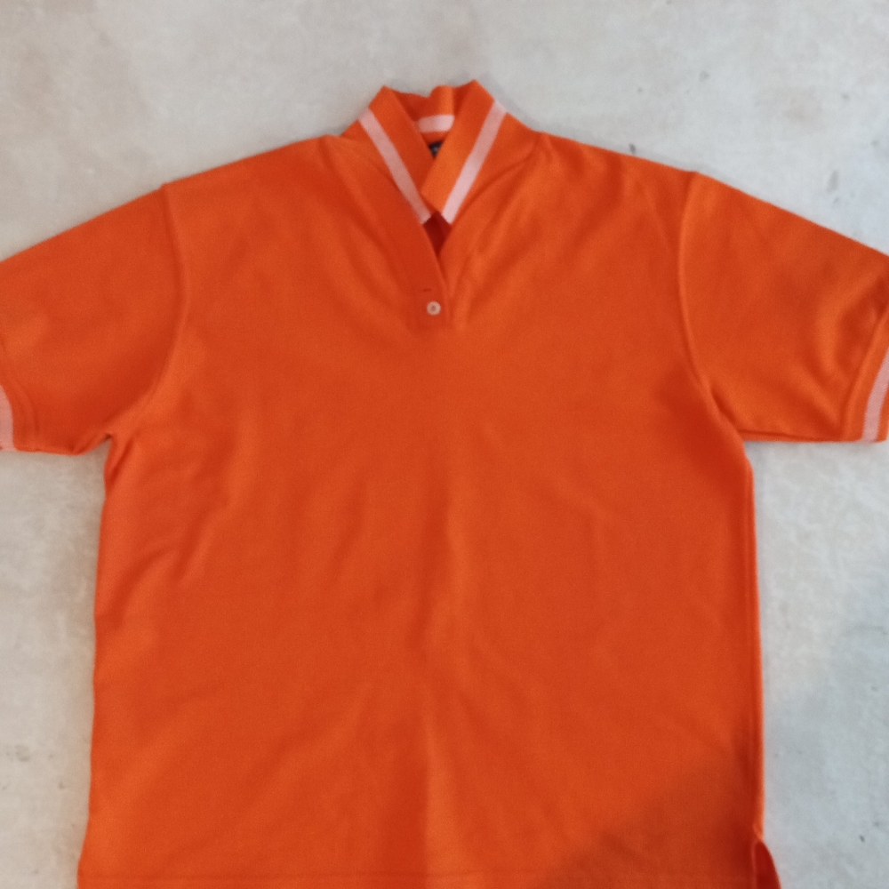 Men's short sleeve shirt by SCREENMATES select. Size Large, Orange and White.